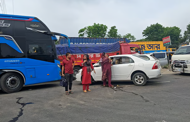 **দাউদকান্দিতে ১৫ কিমি যানজট, ঘণ্টার পর ঘণ্টা দুর্ভোগে যাত্রী-চালক**